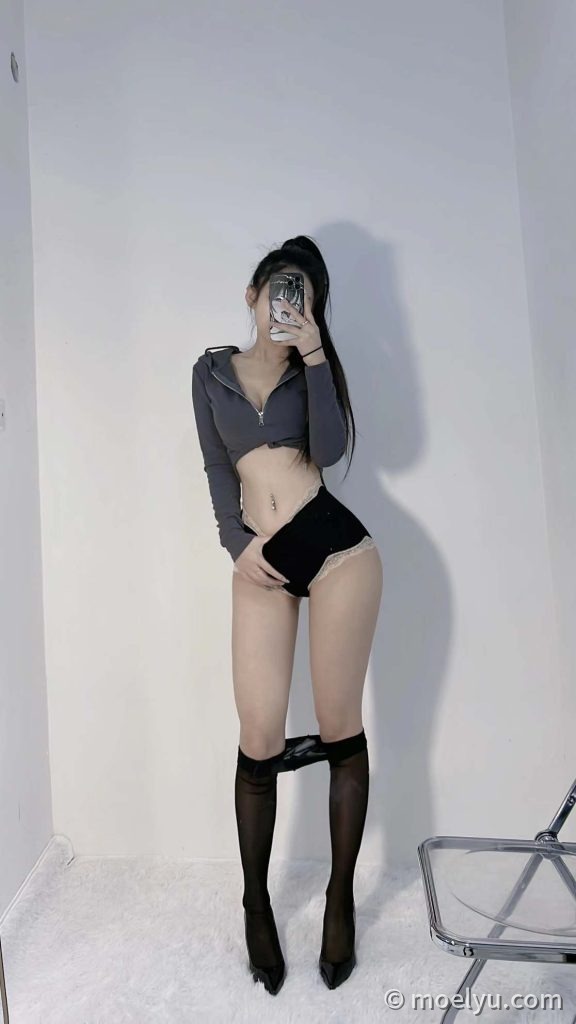 极致沙漏身材！“陈佩奇”25部顶级穿搭合集，18GB独家级美腿视频资源