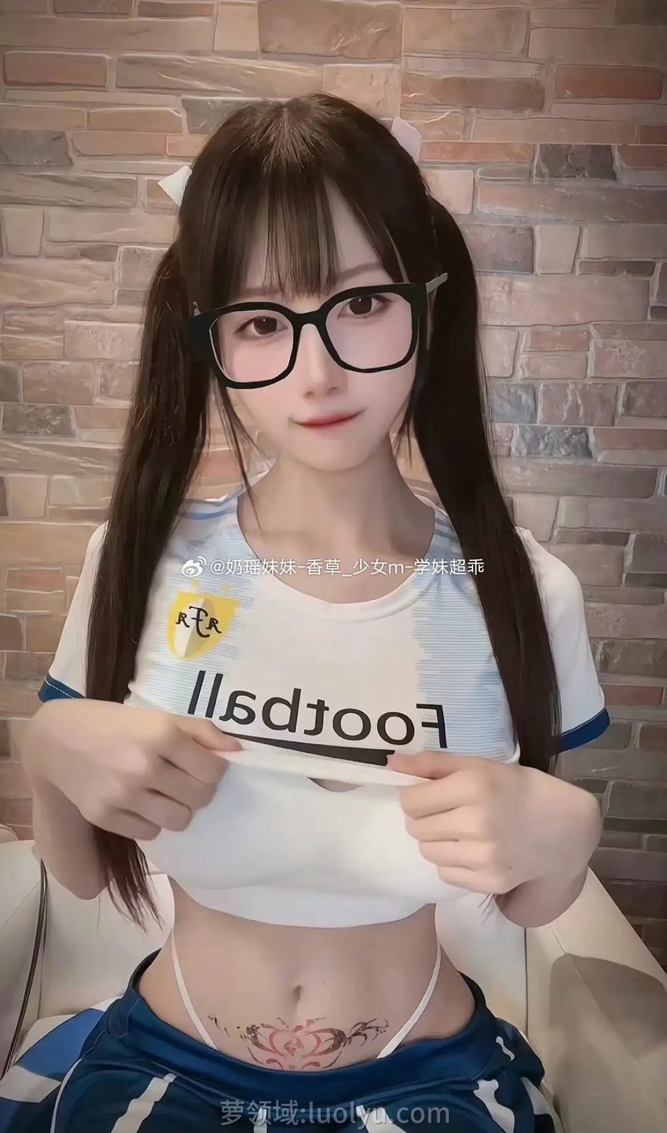 奶瑶妹妹(草草同学) – 稀有定制铁粉空间/微密圈合集[1040P/367V/29G]